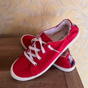 🇺🇸 Red and White Low-Top Sneakers with Canvas Upper, size 9 women’s